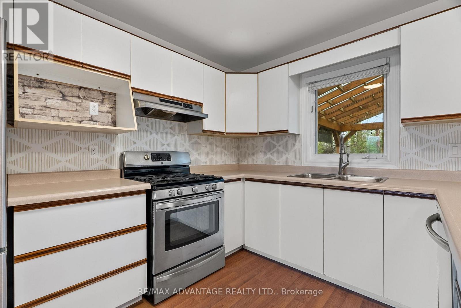 21 Village Gate Crescent, Thames Centre, Ontario  N0L 1G3 - Photo 12 - X12556940