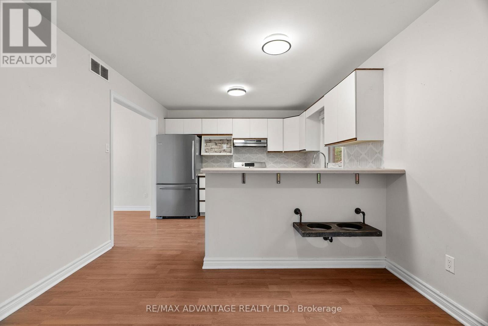 21 Village Gate Crescent, Thames Centre, Ontario  N0L 1G3 - Photo 13 - X12556940