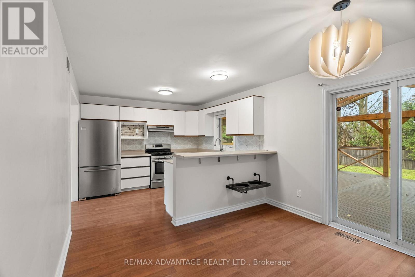 21 Village Gate Crescent, Thames Centre, Ontario  N0L 1G3 - Photo 14 - X12556940