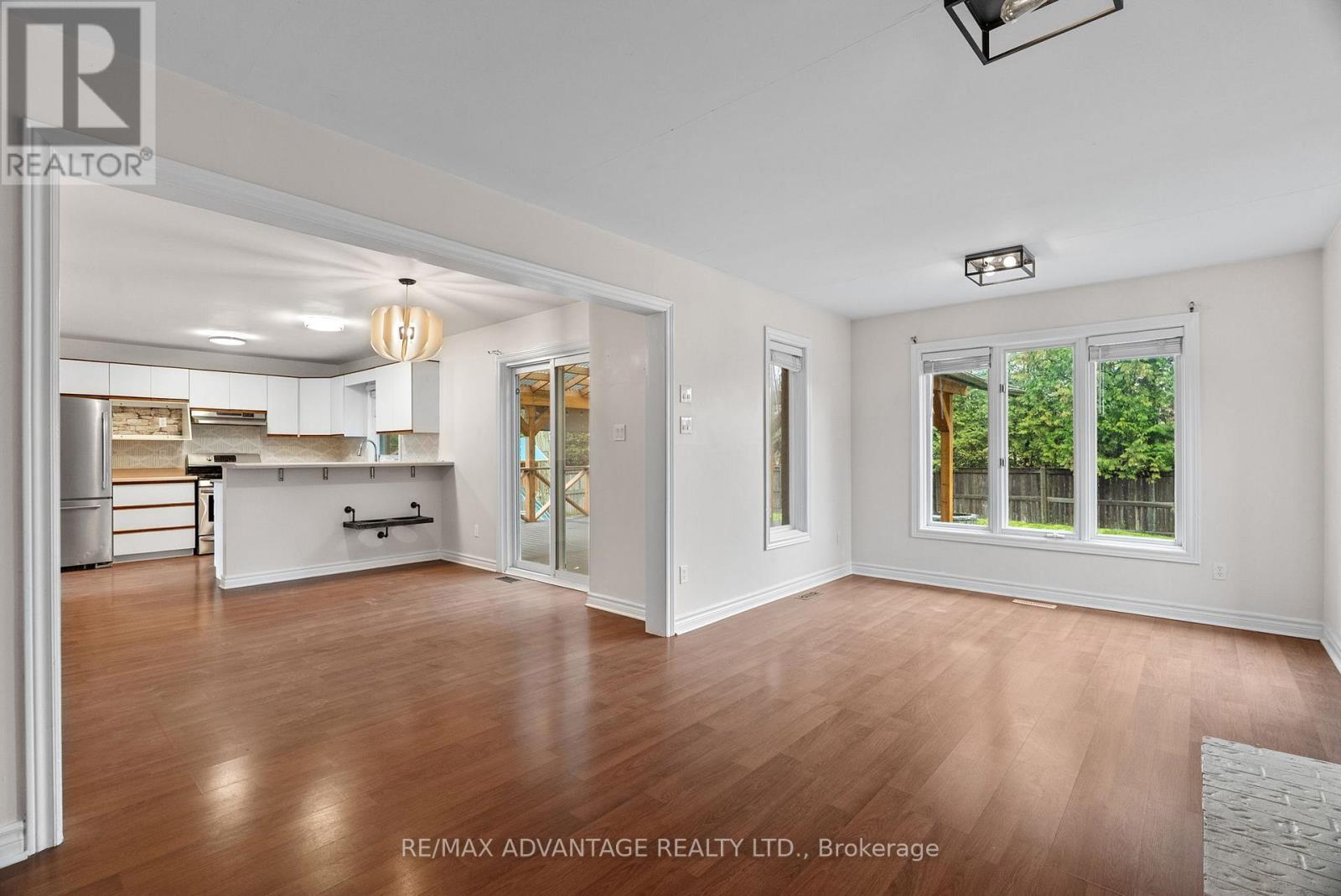 21 Village Gate Crescent, Thames Centre, Ontario  N0L 1G3 - Photo 15 - X12556940