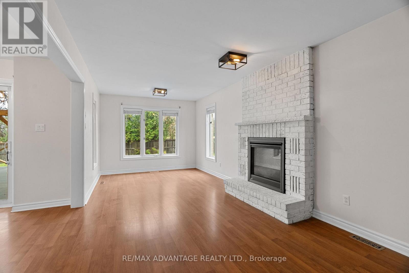 21 Village Gate Crescent, Thames Centre, Ontario  N0L 1G3 - Photo 16 - X12556940