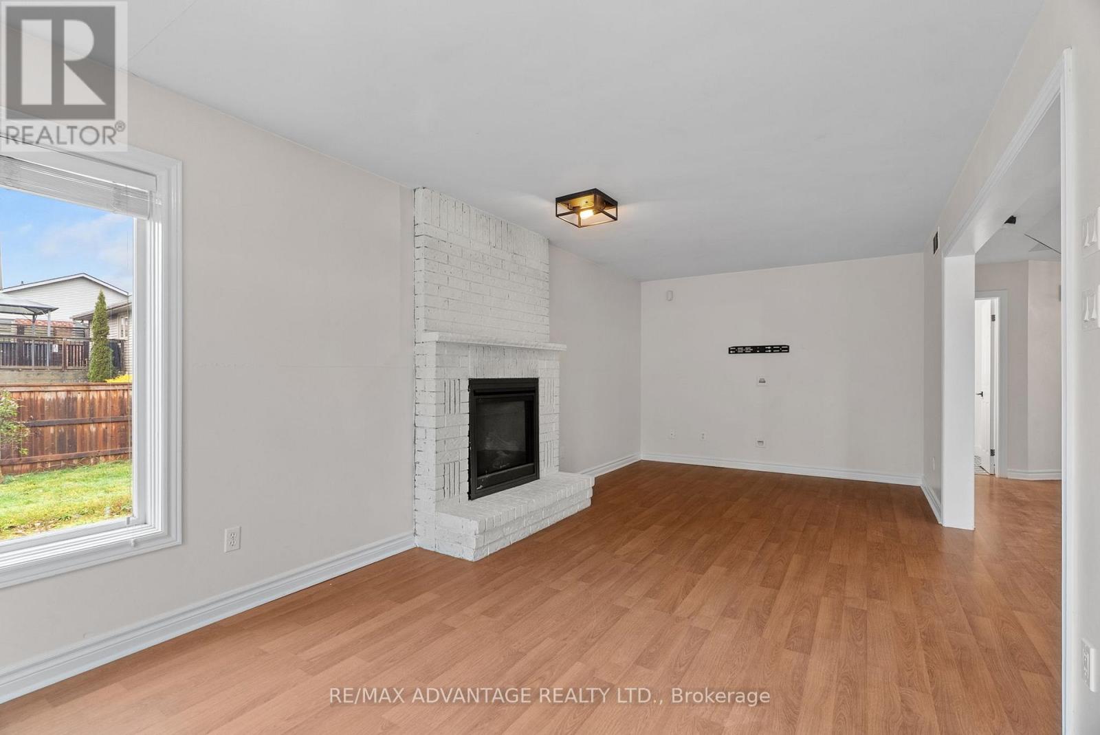 21 Village Gate Crescent, Thames Centre, Ontario  N0L 1G3 - Photo 17 - X12556940