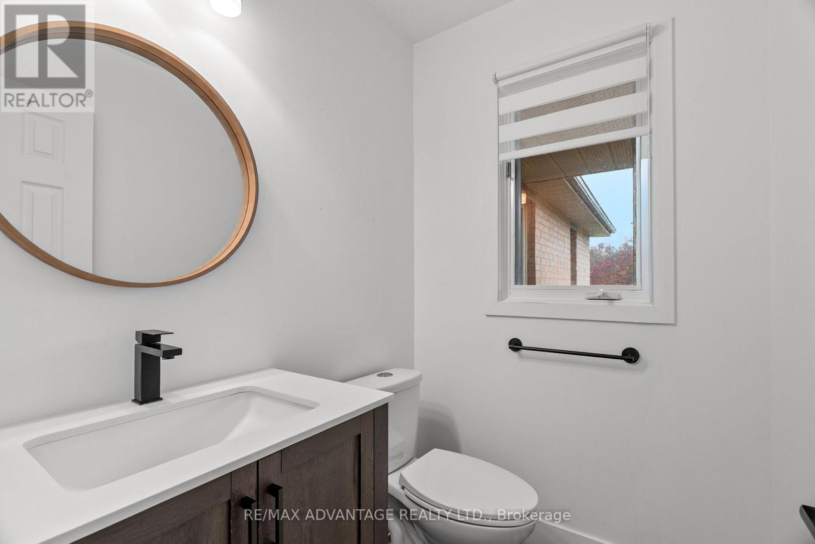 21 Village Gate Crescent, Thames Centre, Ontario  N0L 1G3 - Photo 18 - X12556940