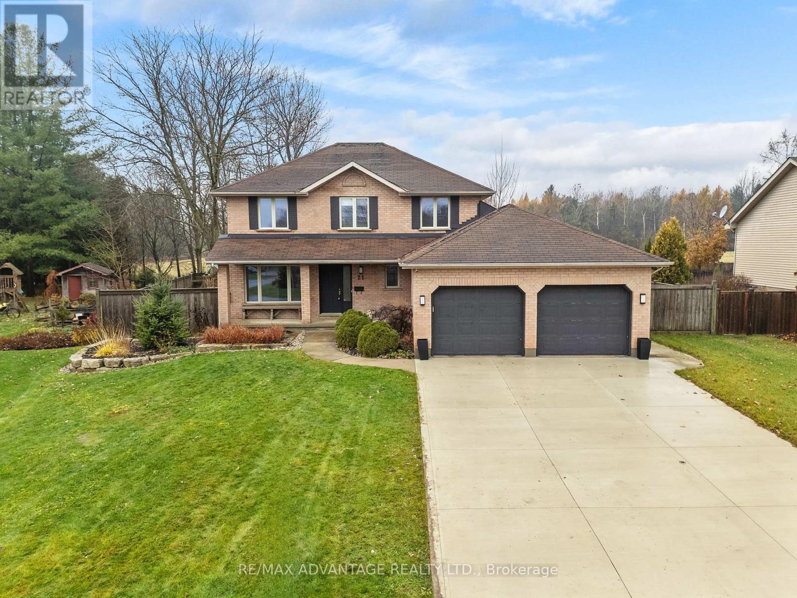 21 Village Gate Crescent, Thames Centre, Ontario  N0L 1G3 - Photo 2 - X12556940