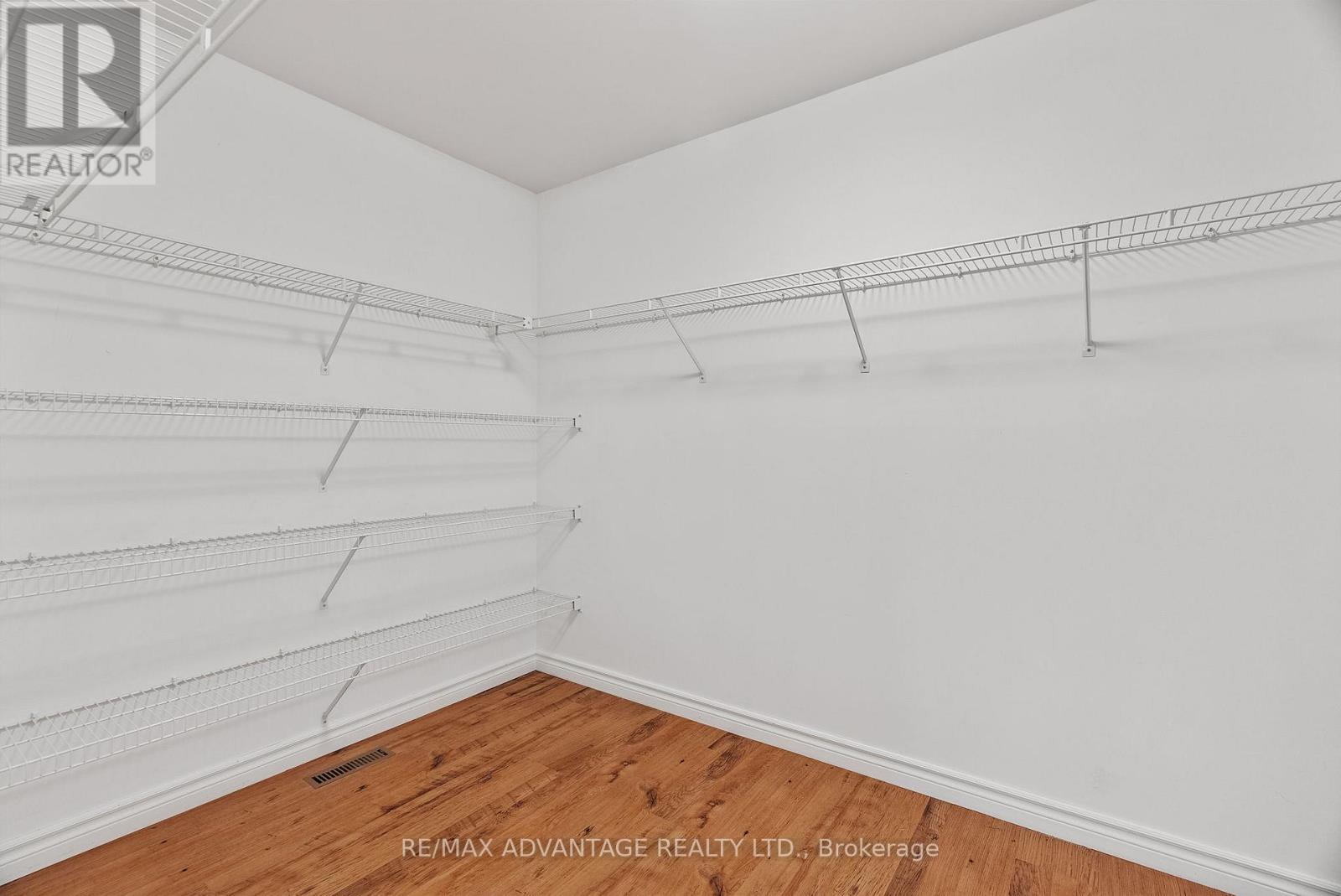 21 Village Gate Crescent, Thames Centre, Ontario  N0L 1G3 - Photo 25 - X12556940