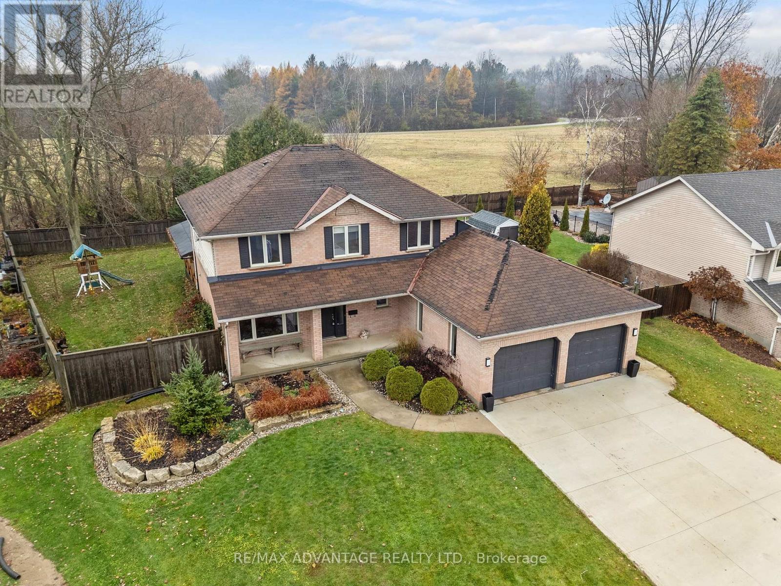 21 Village Gate Crescent, Thames Centre, Ontario  N0L 1G3 - Photo 3 - X12556940