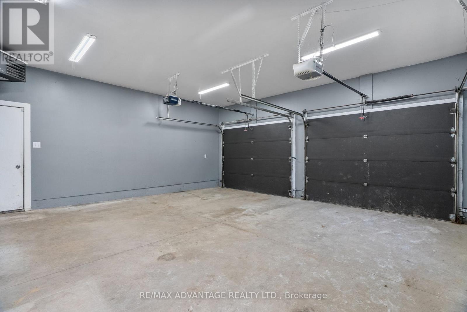 21 Village Gate Crescent, Thames Centre, Ontario  N0L 1G3 - Photo 35 - X12556940