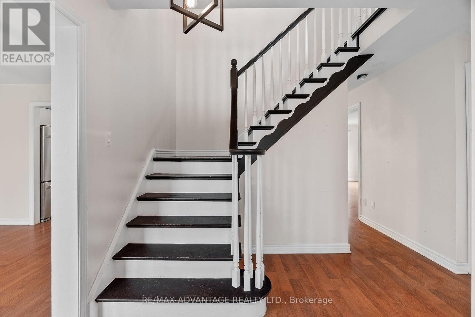 21 Village Gate Crescent, Thames Centre, Ontario  N0L 1G3 - Photo 6 - X12556940