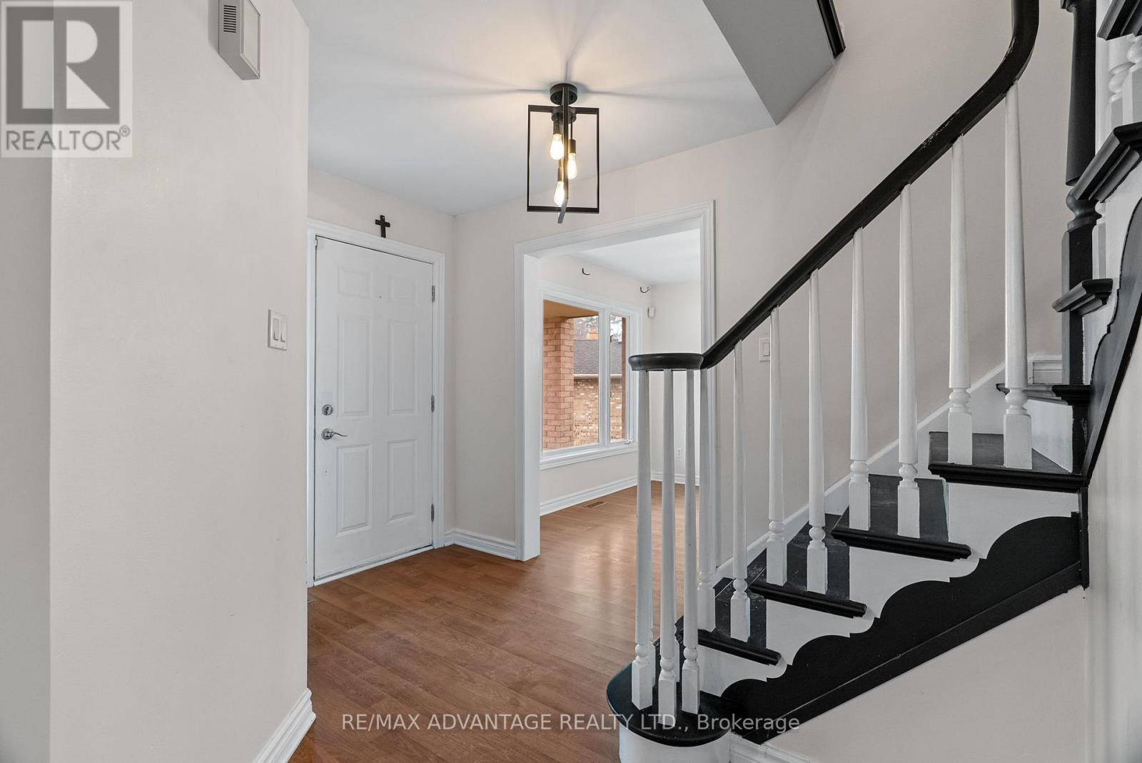 21 Village Gate Crescent, Thames Centre, Ontario  N0L 1G3 - Photo 7 - X12556940