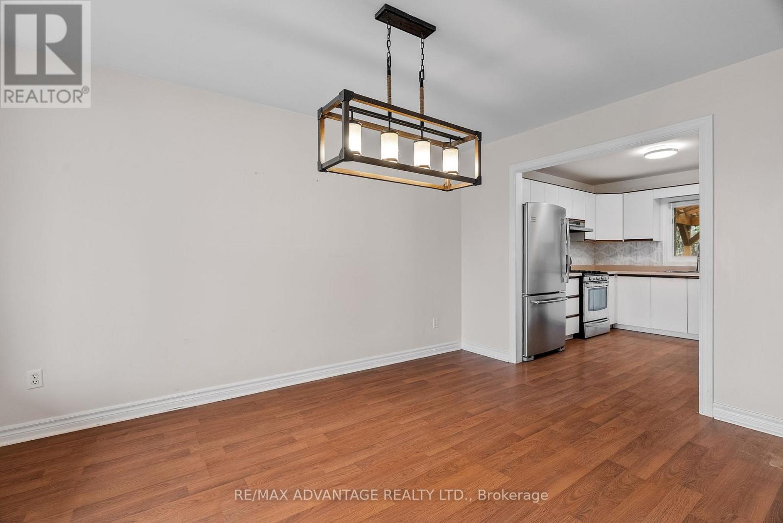 21 Village Gate Crescent, Thames Centre, Ontario  N0L 1G3 - Photo 8 - X12556940