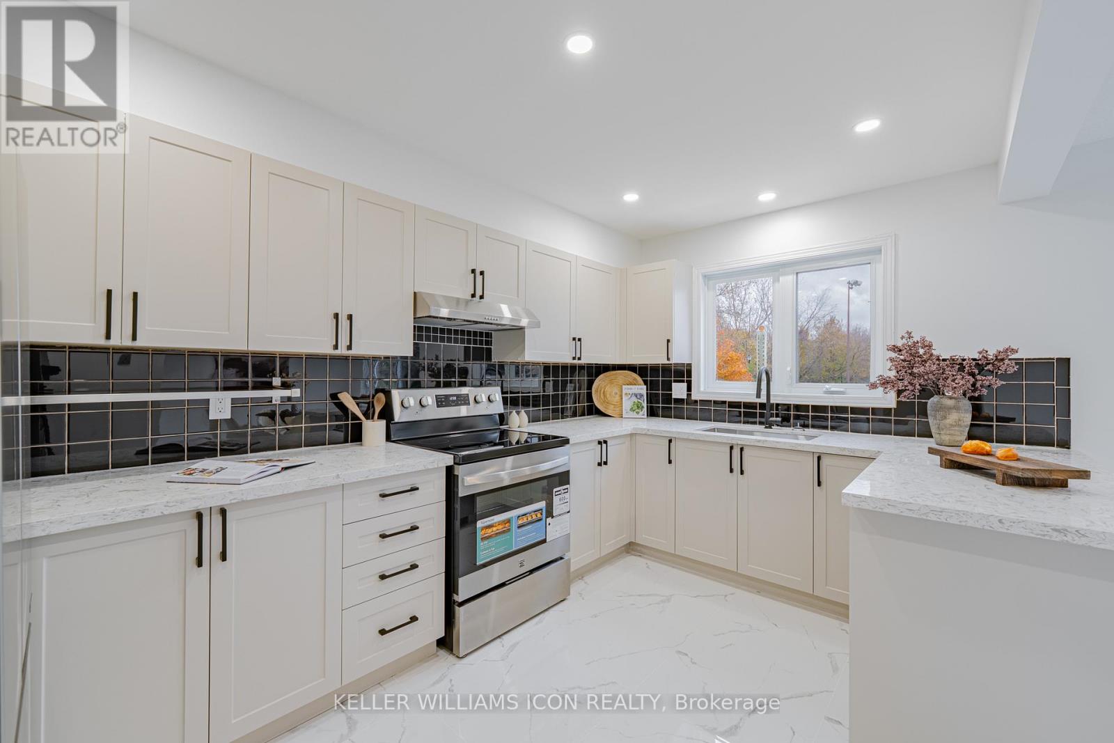 32 Ashpark Crescent, Ottawa, Ontario  K1T 3N8 - Photo 12 - X12556916