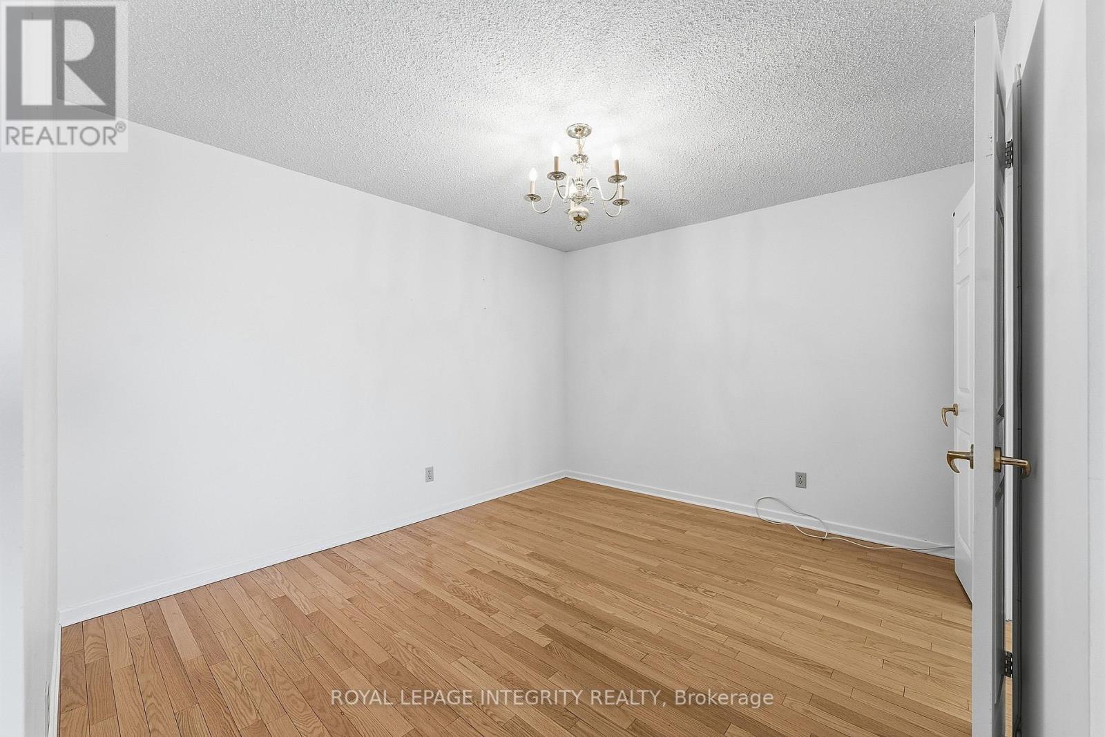2303 - 1510 Riverside Drive, Ottawa, Ontario K1G 4X5 - Photo 13 - X12556938