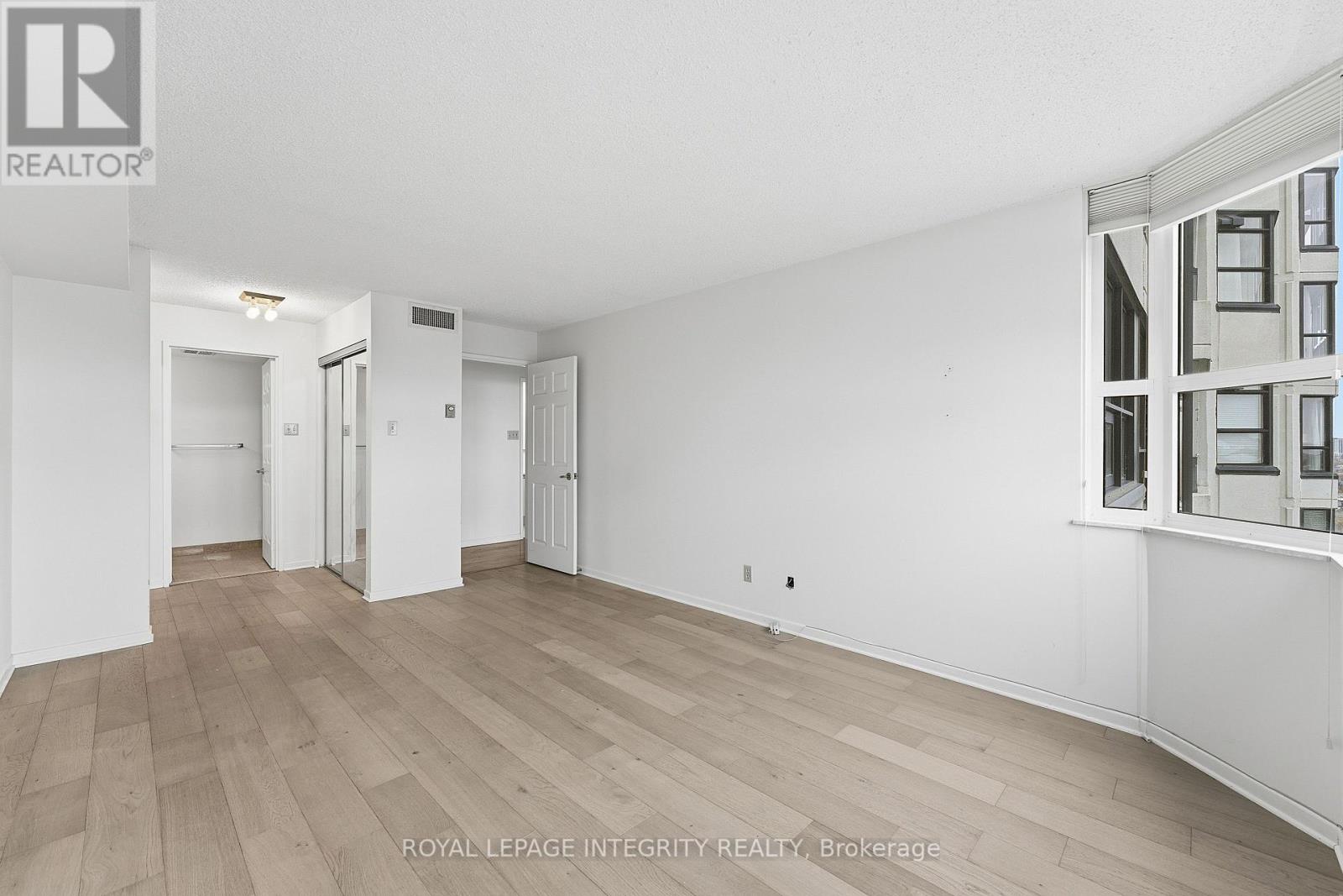 2303 - 1510 Riverside Drive, Ottawa, Ontario K1G 4X5 - Photo 17 - X12556938