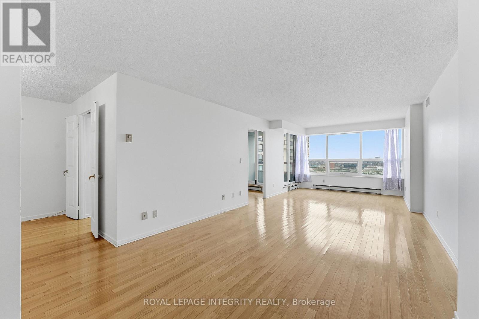 2303 - 1510 Riverside Drive, Ottawa, Ontario K1G 4X5 - Photo 3 - X12556938