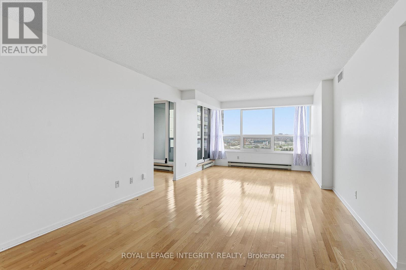 2303 - 1510 Riverside Drive, Ottawa, Ontario K1G 4X5 - Photo 4 - X12556938