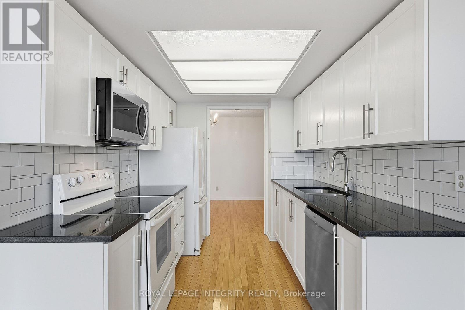 2303 - 1510 Riverside Drive, Ottawa, Ontario K1G 4X5 - Photo 8 - X12556938