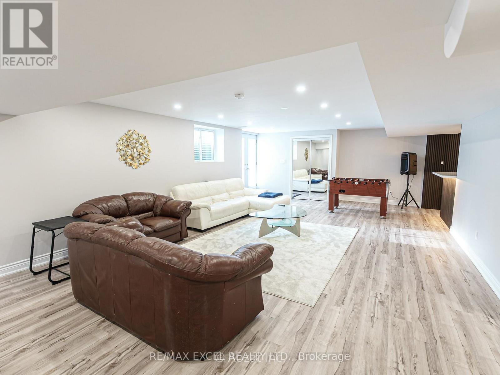 1 Tomwood Court, Whitchurch-Stouffville, Ontario  L4A 1V6 - Photo 10 - N12556794