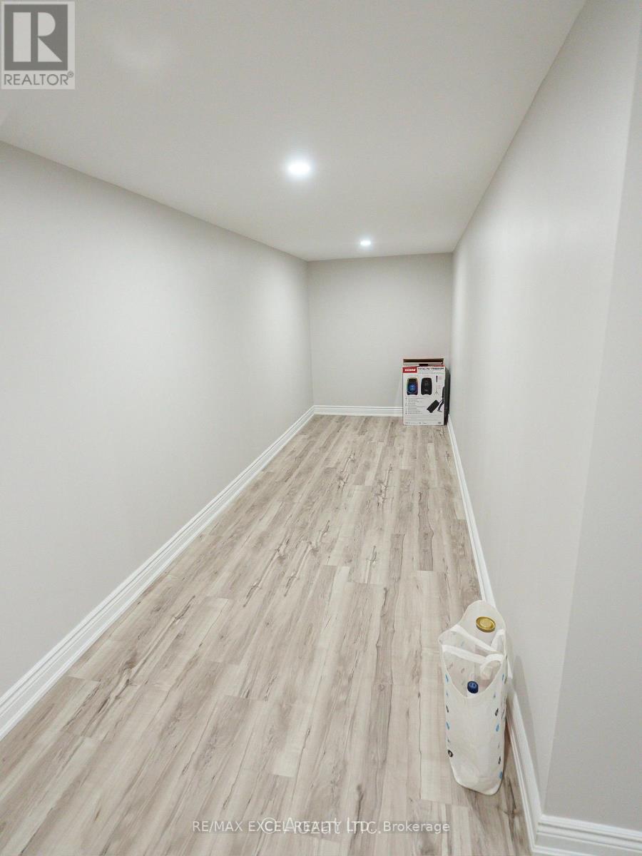 1 Tomwood Court, Whitchurch-Stouffville, Ontario  L4A 1V6 - Photo 17 - N12556794