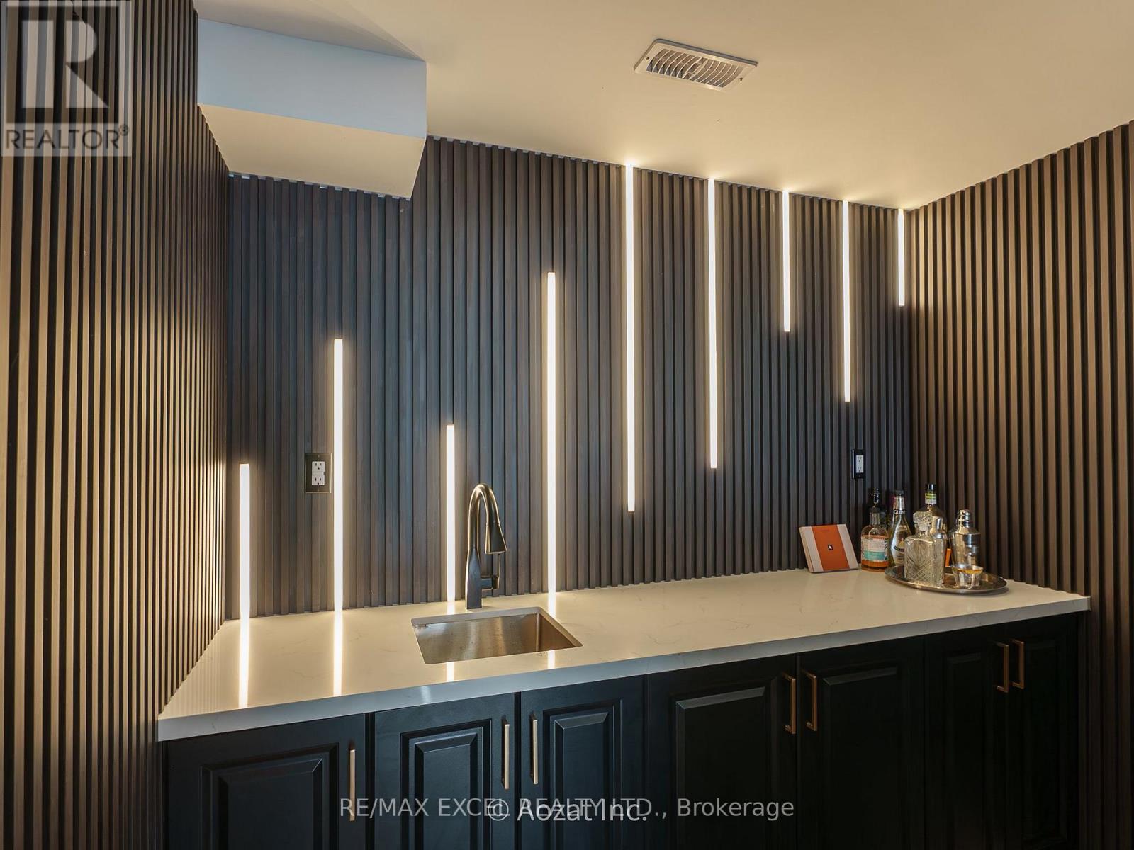 1 Tomwood Court, Whitchurch-Stouffville, Ontario  L4A 1V6 - Photo 6 - N12556794