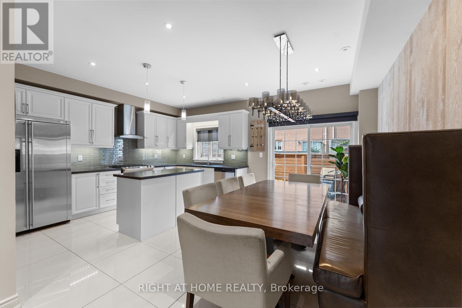 18 Isaac Devins Avenue, Vaughan, Ontario  L4L 0A4 - Photo 10 - N12556820