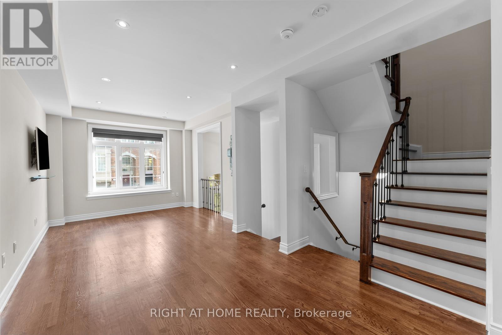 18 Isaac Devins Avenue, Vaughan, Ontario  L4L 0A4 - Photo 6 - N12556820