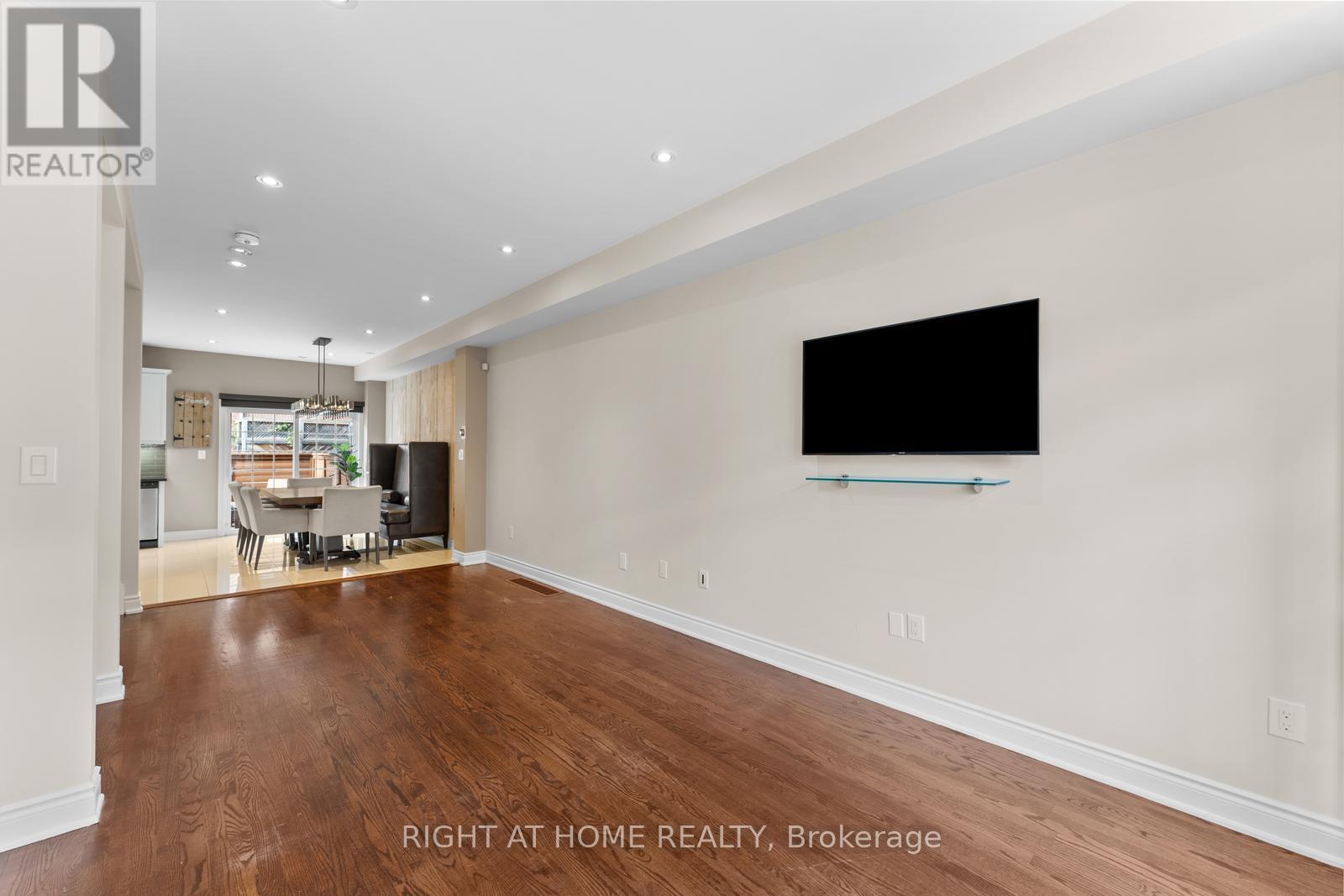 18 Isaac Devins Avenue, Vaughan, Ontario  L4L 0A4 - Photo 9 - N12556820