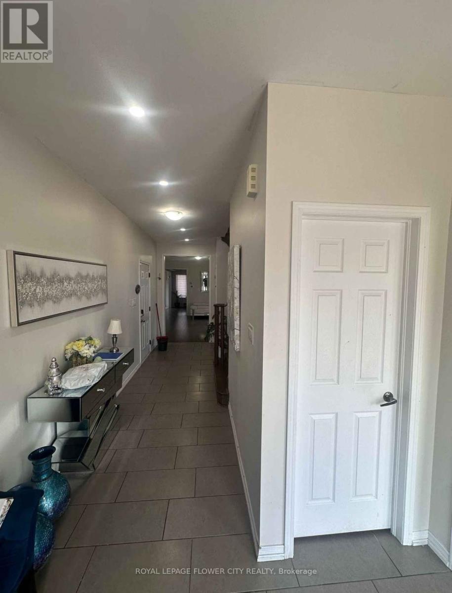 14 Iguana Trail, Brampton, Ontario  L7A 4N2 - Photo 11 - W12556292