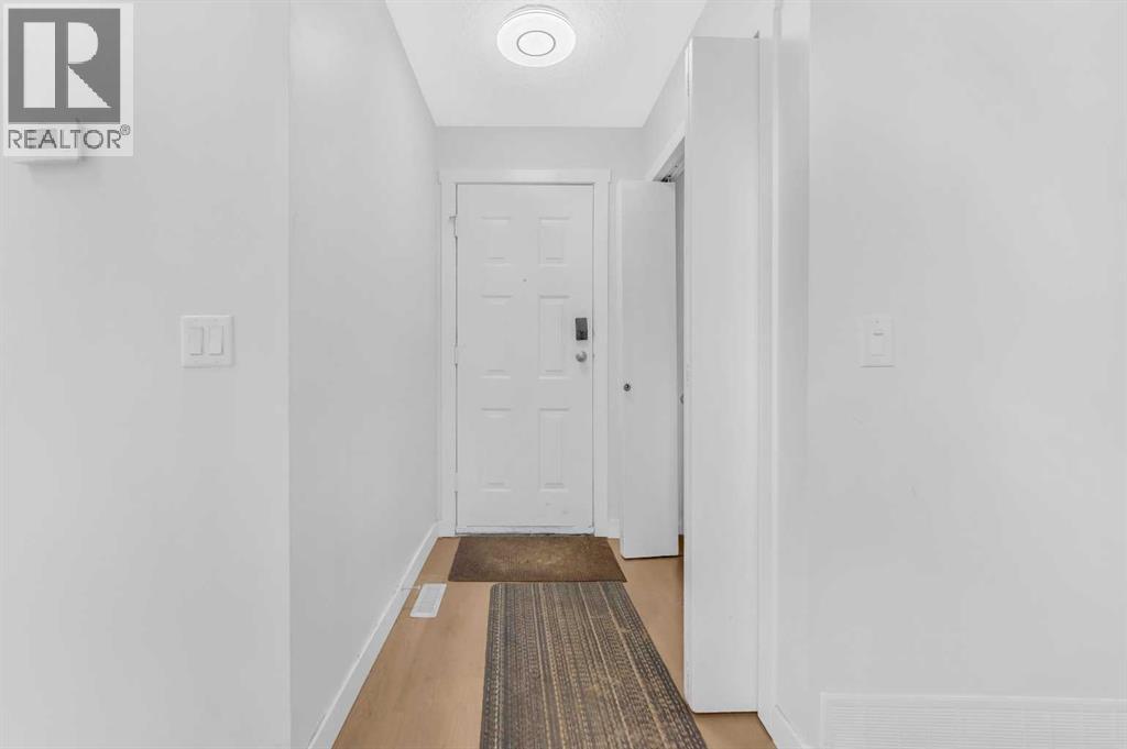 59 Whitehaven Road Ne, Calgary, Alberta  T1Y 6A5 - Photo 6 - A2257272