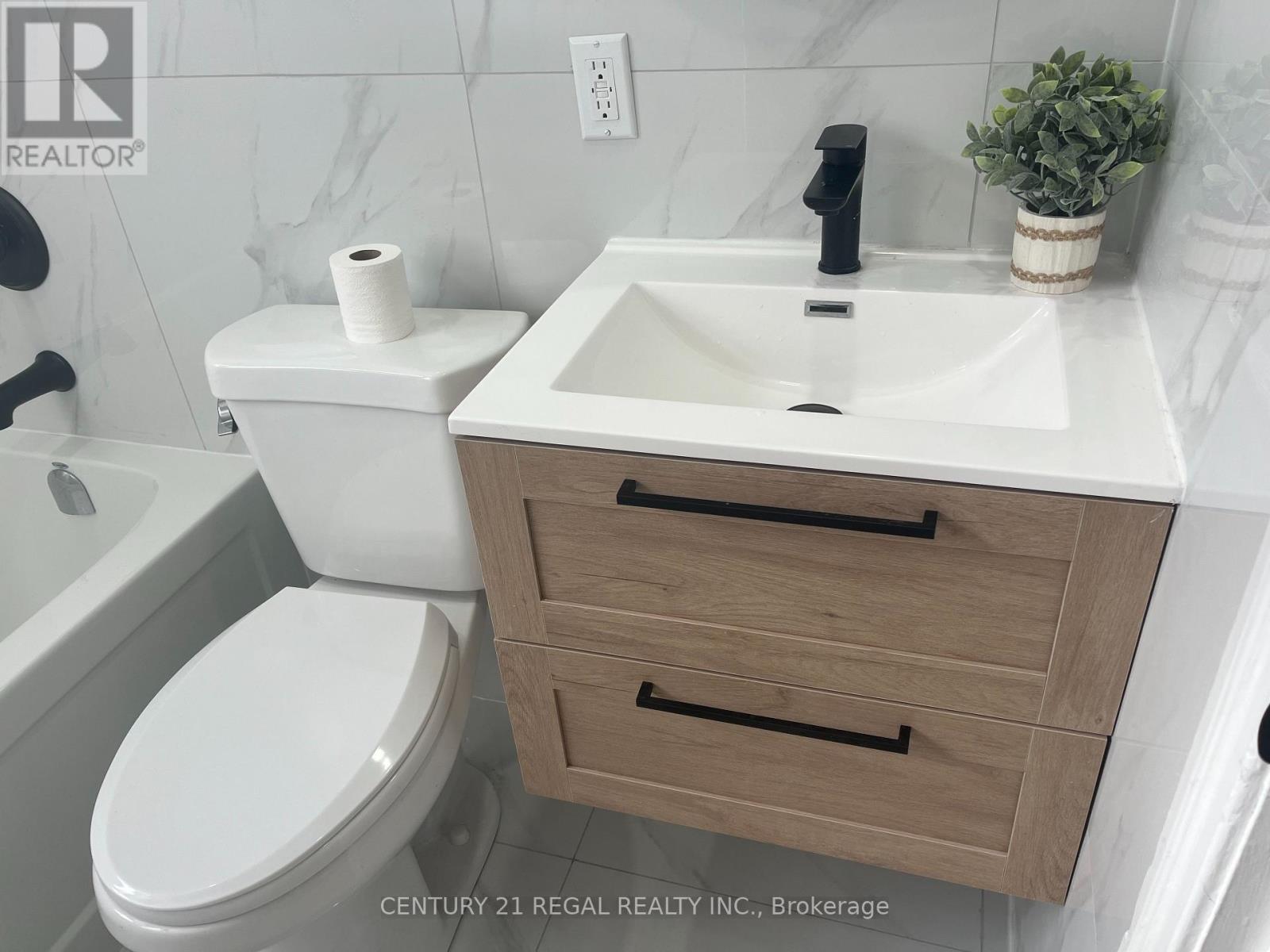 45 Fifteenth Street, Toronto, Ontario  M8V 3J3 - Photo 3 - W12556798