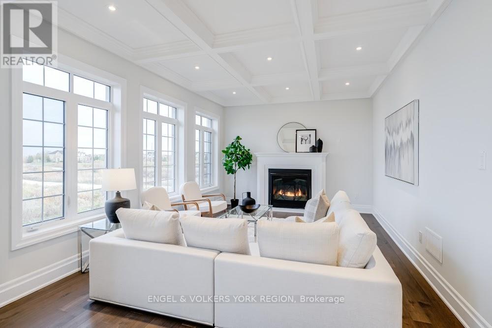 10 KEYWORTH CRESCENT, Brampton, Ontario