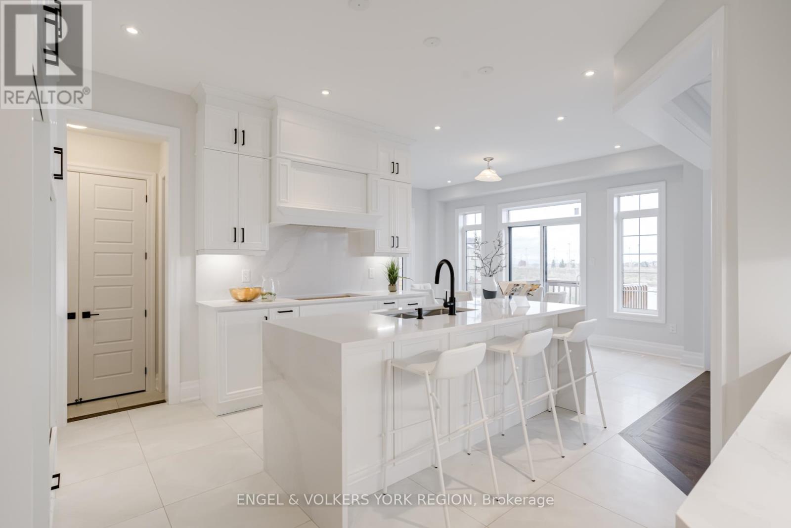 10 Keyworth Crescent, Brampton, Ontario  L6R 4G3 - Photo 10 - W12556800