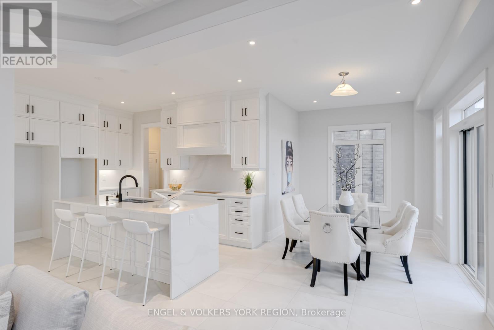 10 Keyworth Crescent, Brampton, Ontario  L6R 4G3 - Photo 11 - W12556800