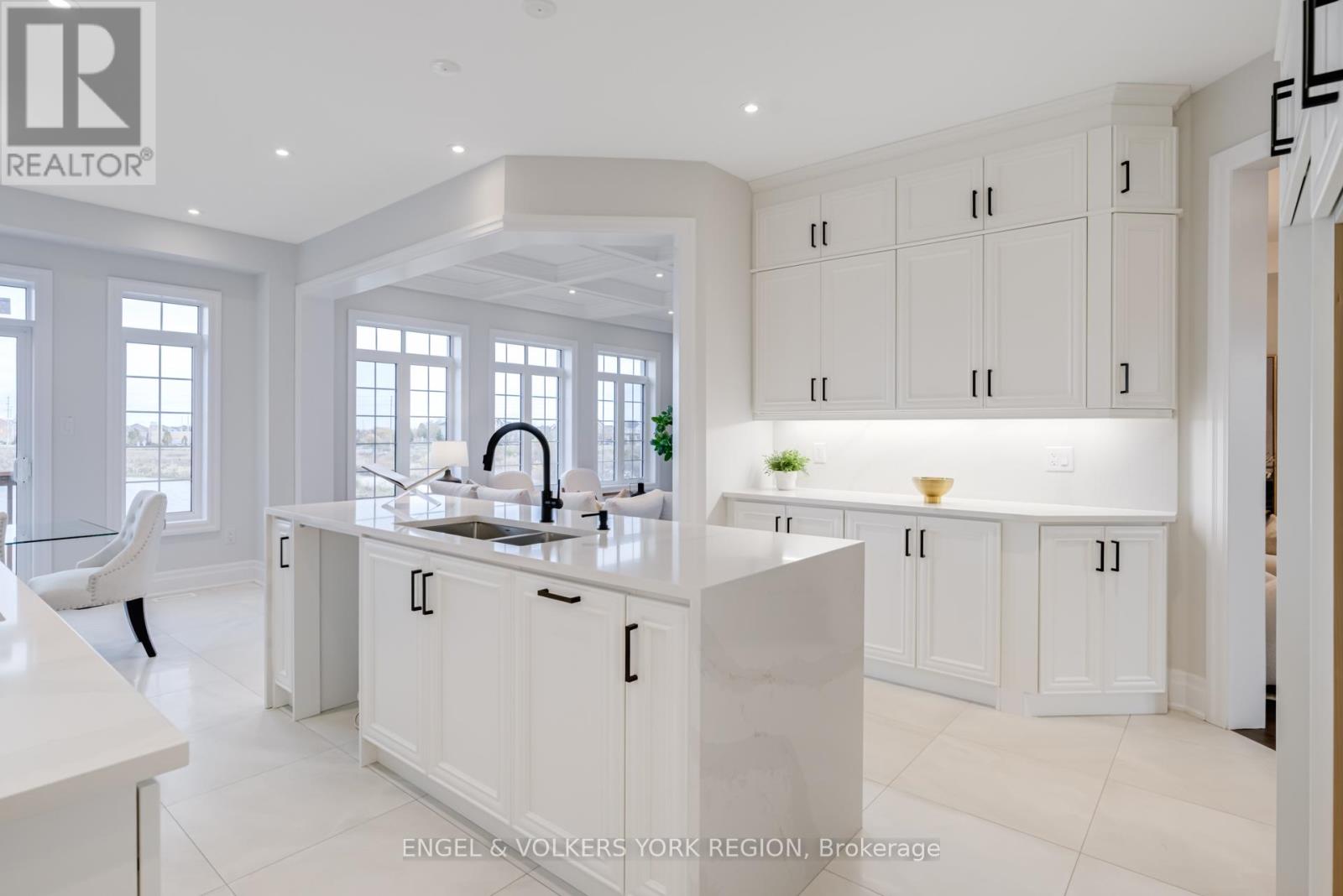 10 Keyworth Crescent, Brampton, Ontario  L6R 4G3 - Photo 12 - W12556800