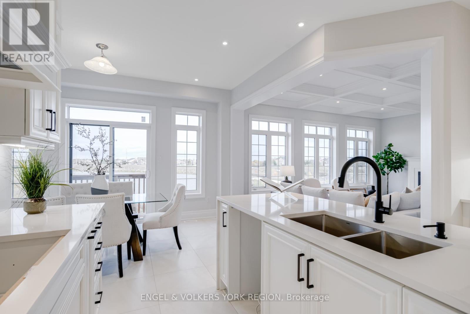 10 Keyworth Crescent, Brampton, Ontario  L6R 4G3 - Photo 13 - W12556800