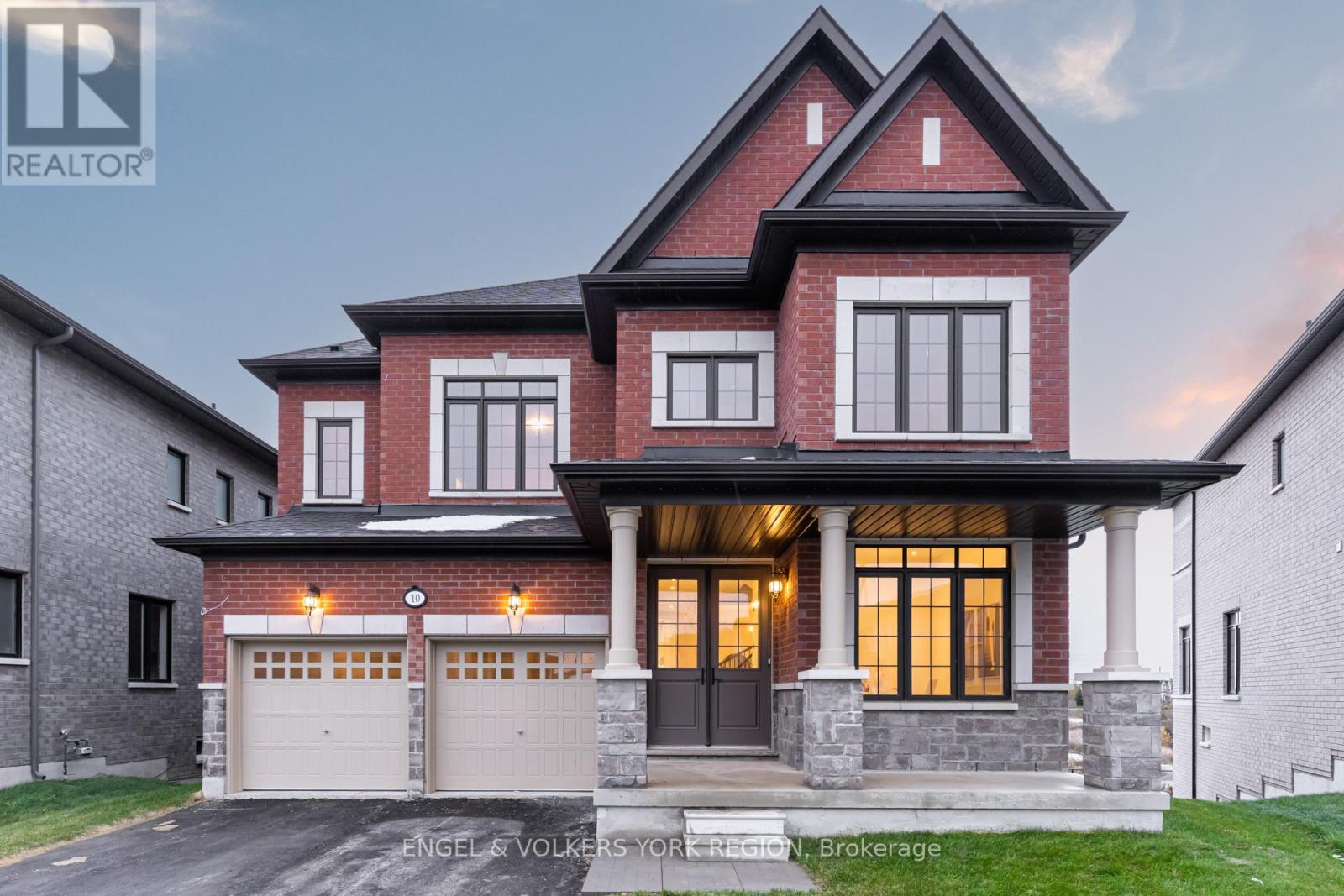 10 Keyworth Crescent, Brampton, Ontario  L6R 4G3 - Photo 2 - W12556800