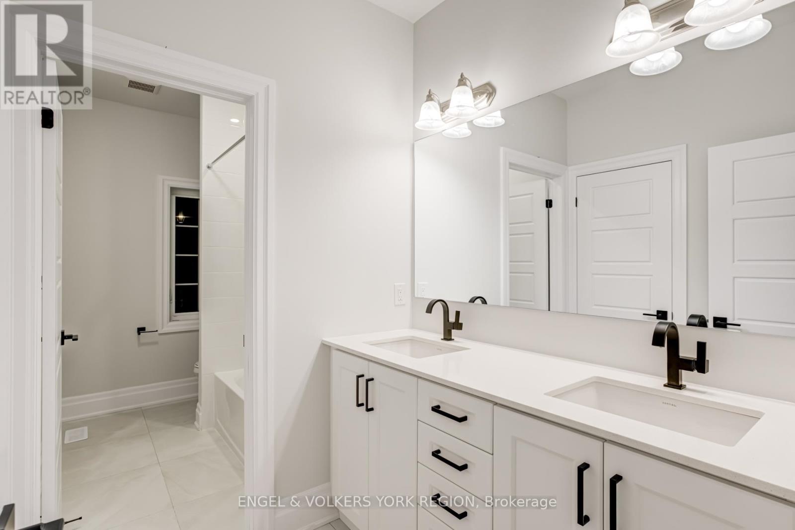 10 Keyworth Crescent, Brampton, Ontario  L6R 4G3 - Photo 28 - W12556800