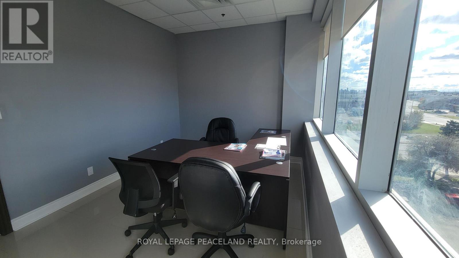 407 - 218 Export Boulevard, Mississauga, Ontario  L5S 1Y4 - Photo 5 - W12556806