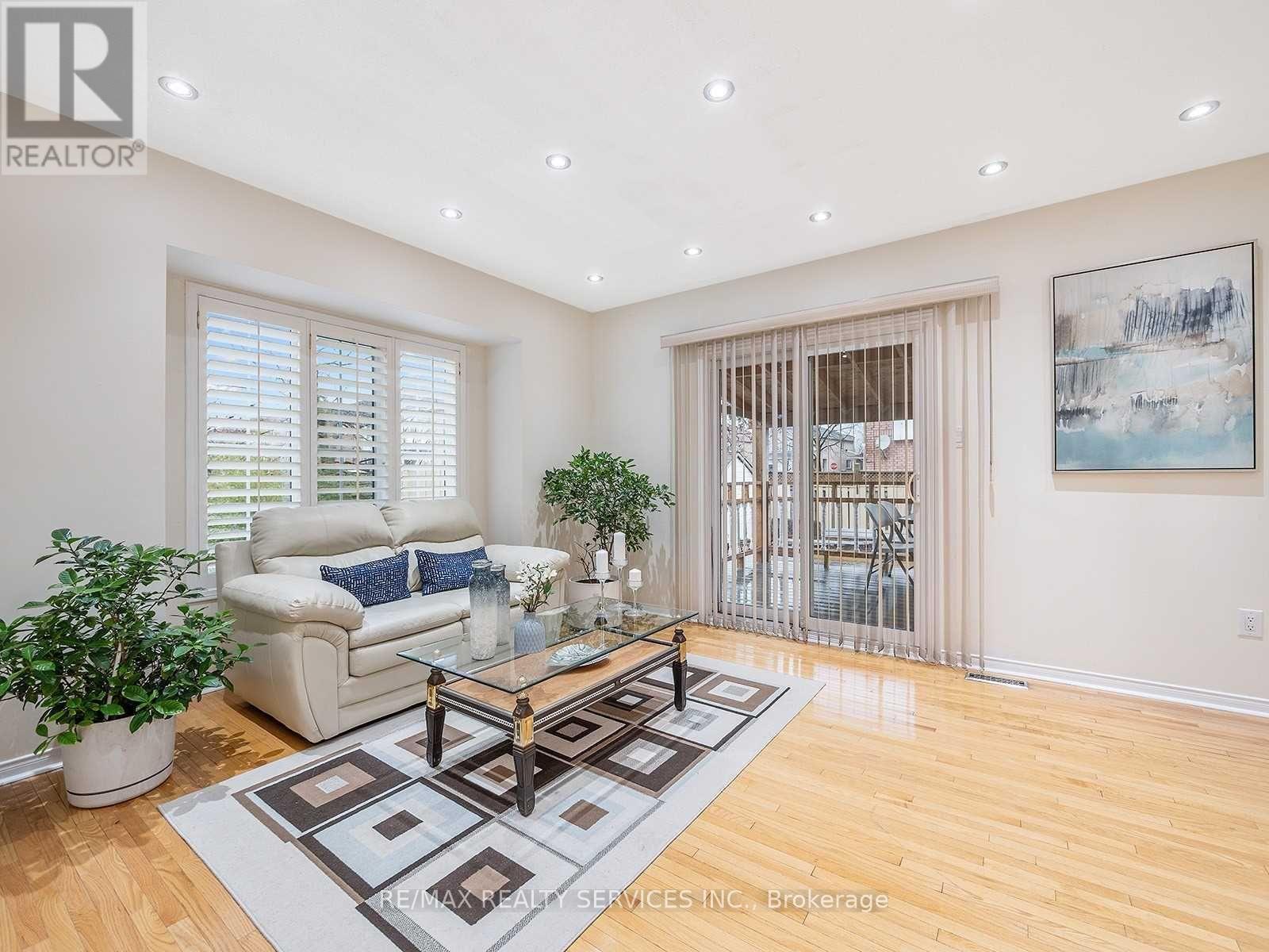 1 Pilgrim Place, Brampton, Ontario  L6X 4X9 - Photo 10 - W12556816