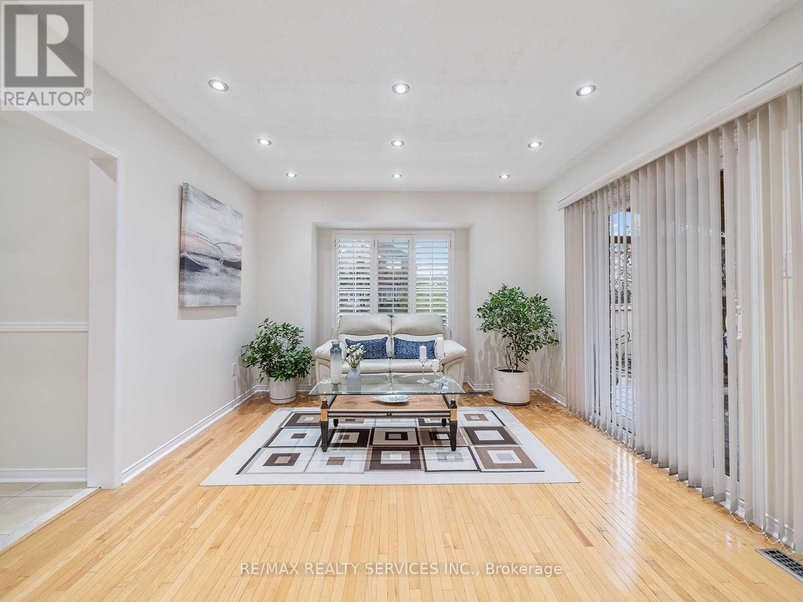 1 Pilgrim Place, Brampton, Ontario  L6X 4X9 - Photo 11 - W12556816