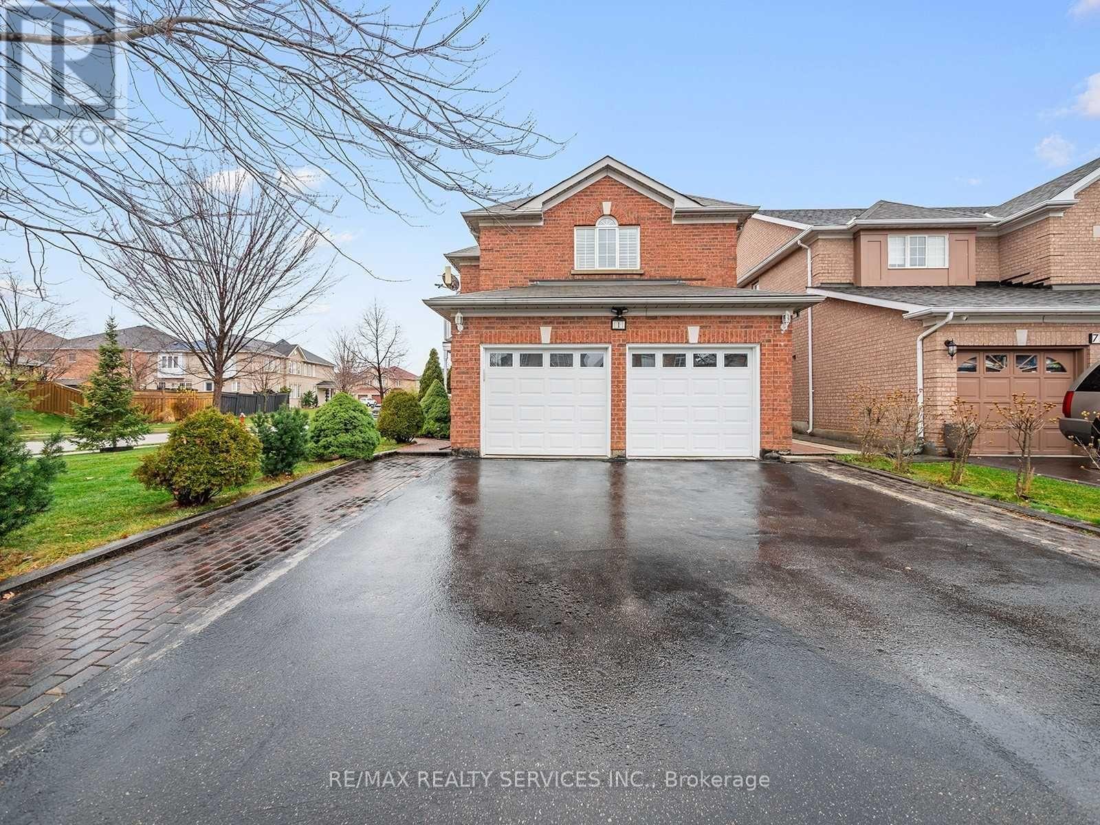 1 Pilgrim Place, Brampton, Ontario  L6X 4X9 - Photo 2 - W12556816