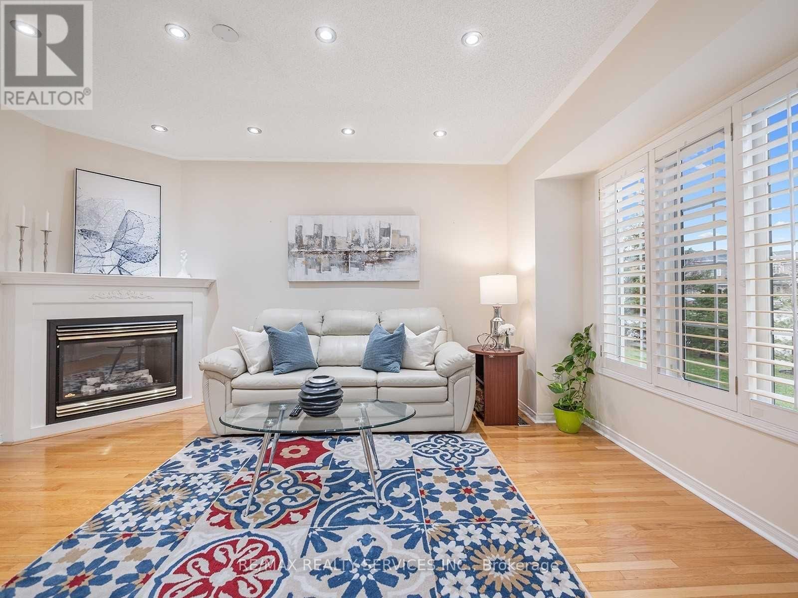 1 Pilgrim Place, Brampton, Ontario  L6X 4X9 - Photo 4 - W12556816