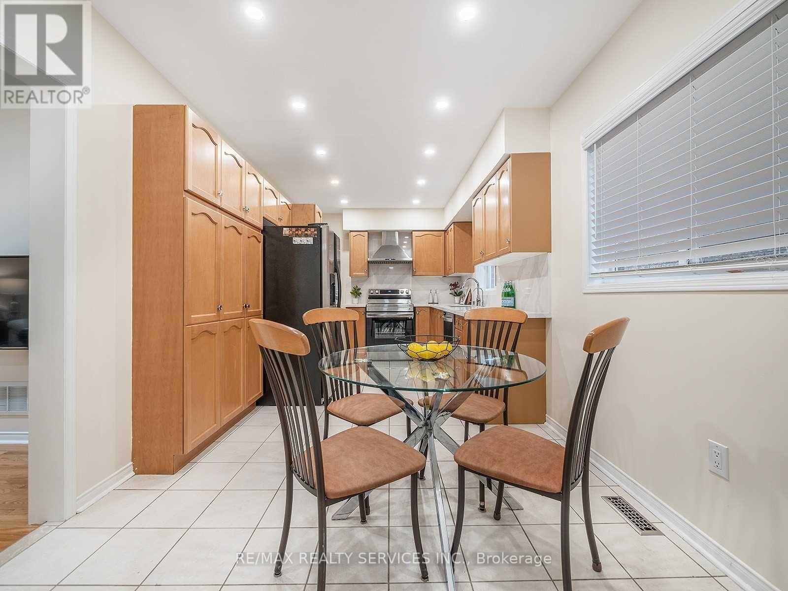 1 Pilgrim Place, Brampton, Ontario  L6X 4X9 - Photo 8 - W12556816