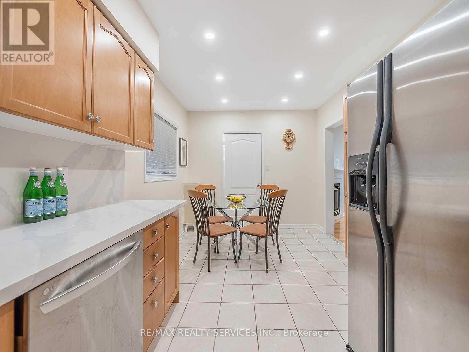 1 Pilgrim Place, Brampton, Ontario  L6X 4X9 - Photo 9 - W12556816