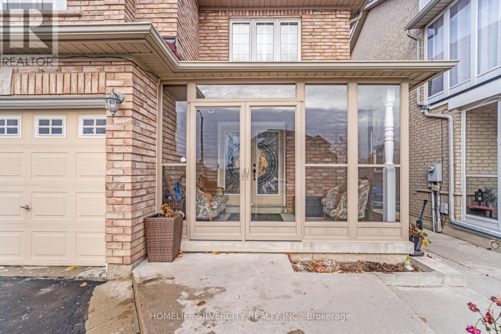 42 Avalanche Crescent, Brampton, Ontario  L6P 1M5 - Photo 3 - W12556822