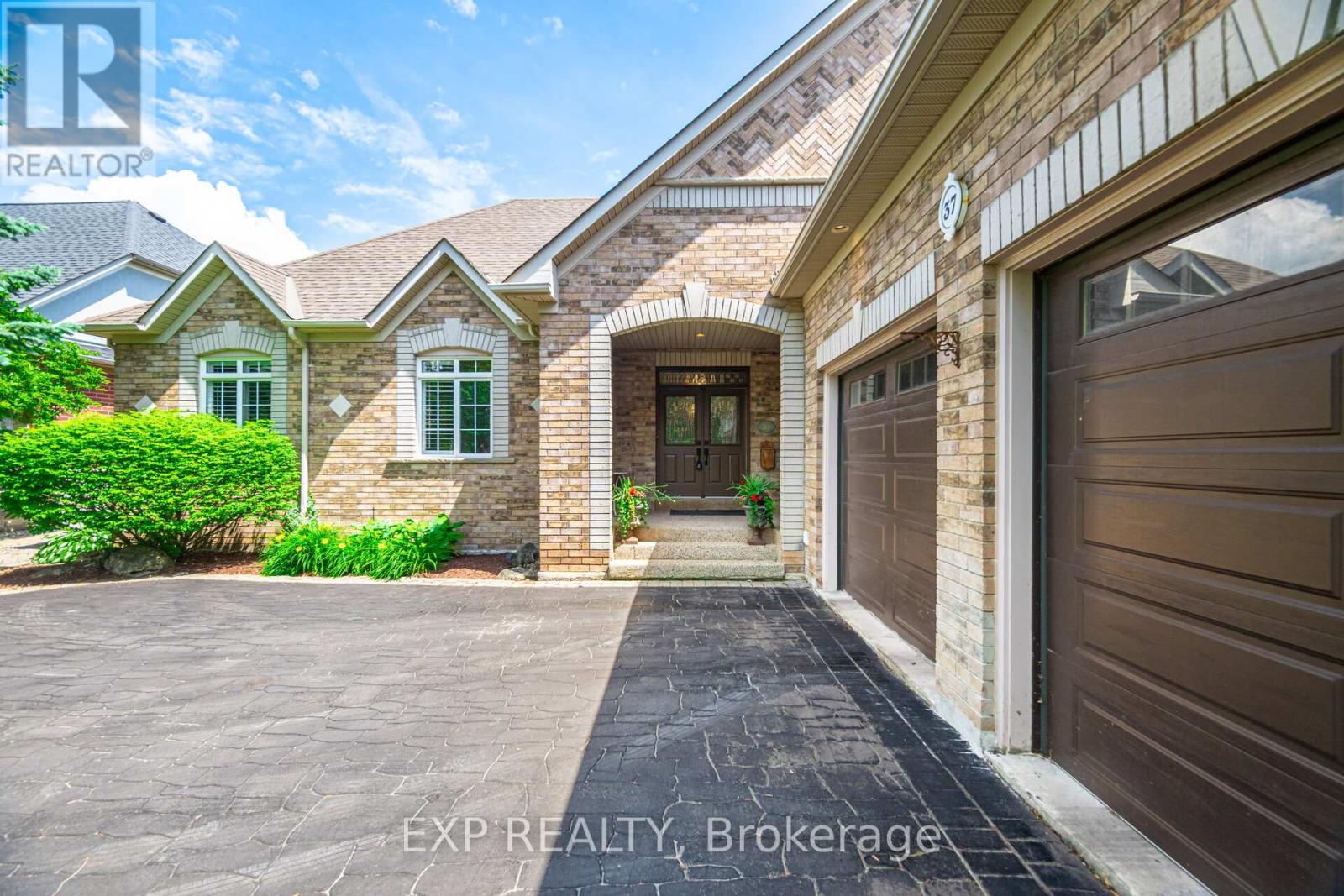 37 Links Lane, Brampton, Ontario  L6Y 5H2 - Photo 5 - W12556824