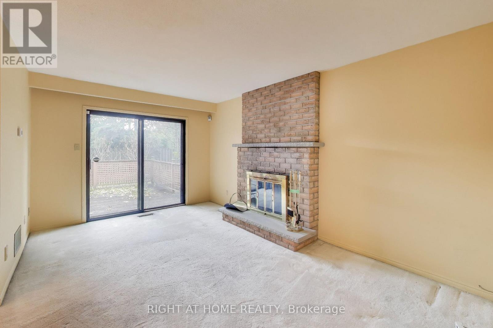 2436 Folkway Drive, Mississauga, Ontario  L5L 3N3 - Photo 11 - W12556826