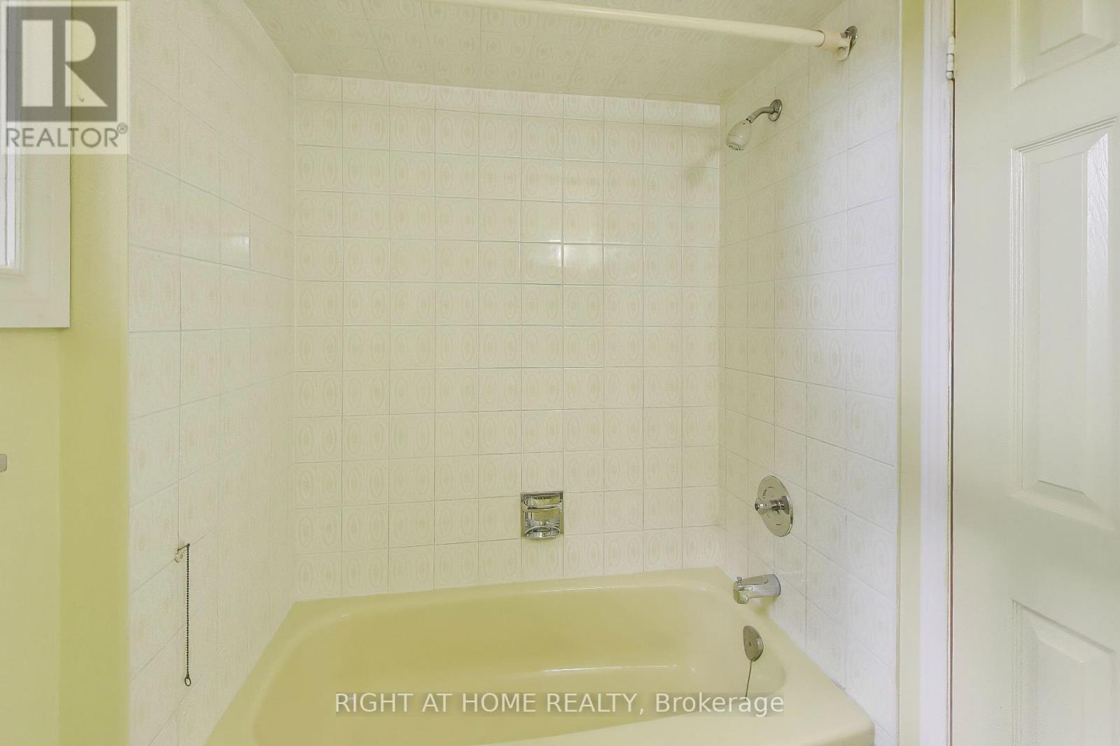 2436 Folkway Drive, Mississauga, Ontario  L5L 3N3 - Photo 17 - W12556826