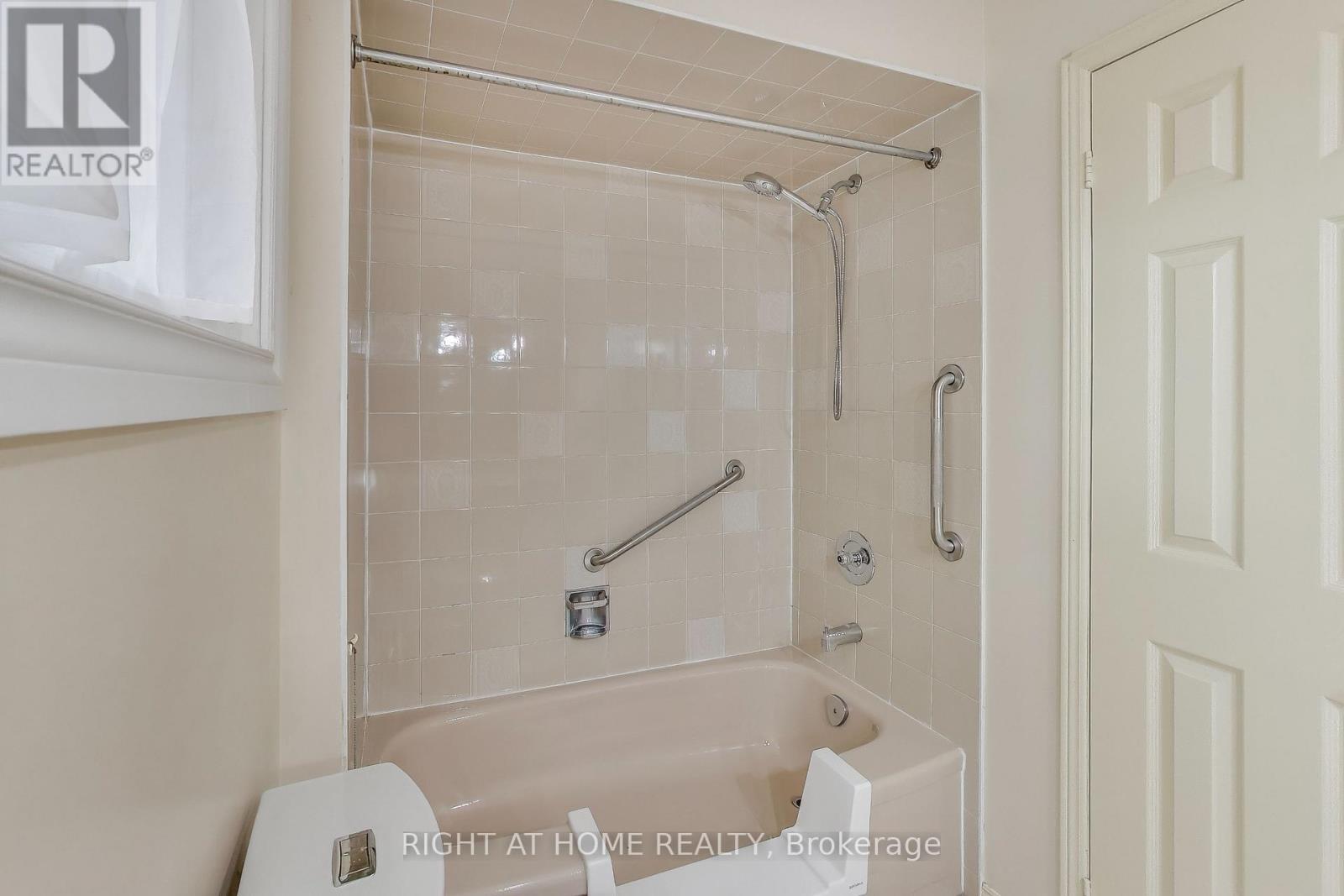 2436 Folkway Drive, Mississauga, Ontario  L5L 3N3 - Photo 23 - W12556826