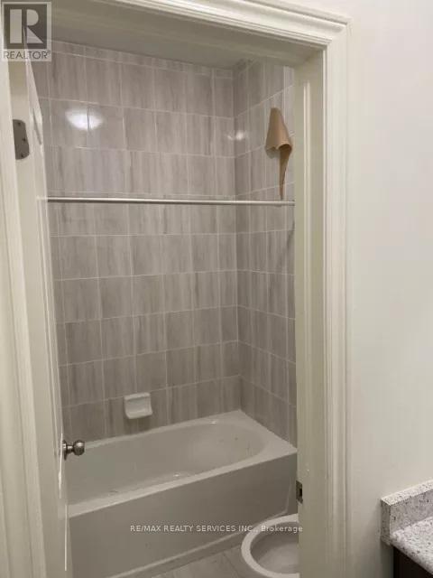 20 Truffle Court, Brampton, Ontario  L7A 5A6 - Photo 9 - W12556832