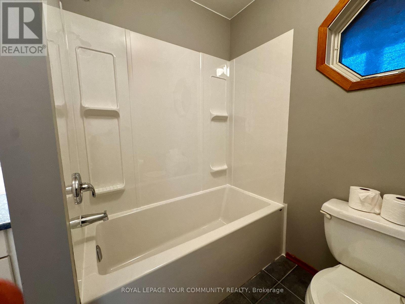 586 Rohallion Road, Kawartha Lakes, Ontario  L0K 1B0 - Photo 10 - X12556812